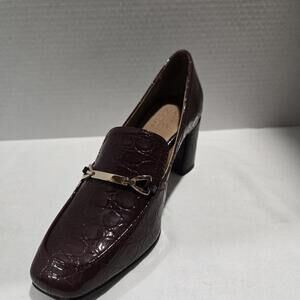 Burgundy Naturalizer Wynrie block heel loafers with gold buckle detail #glamour